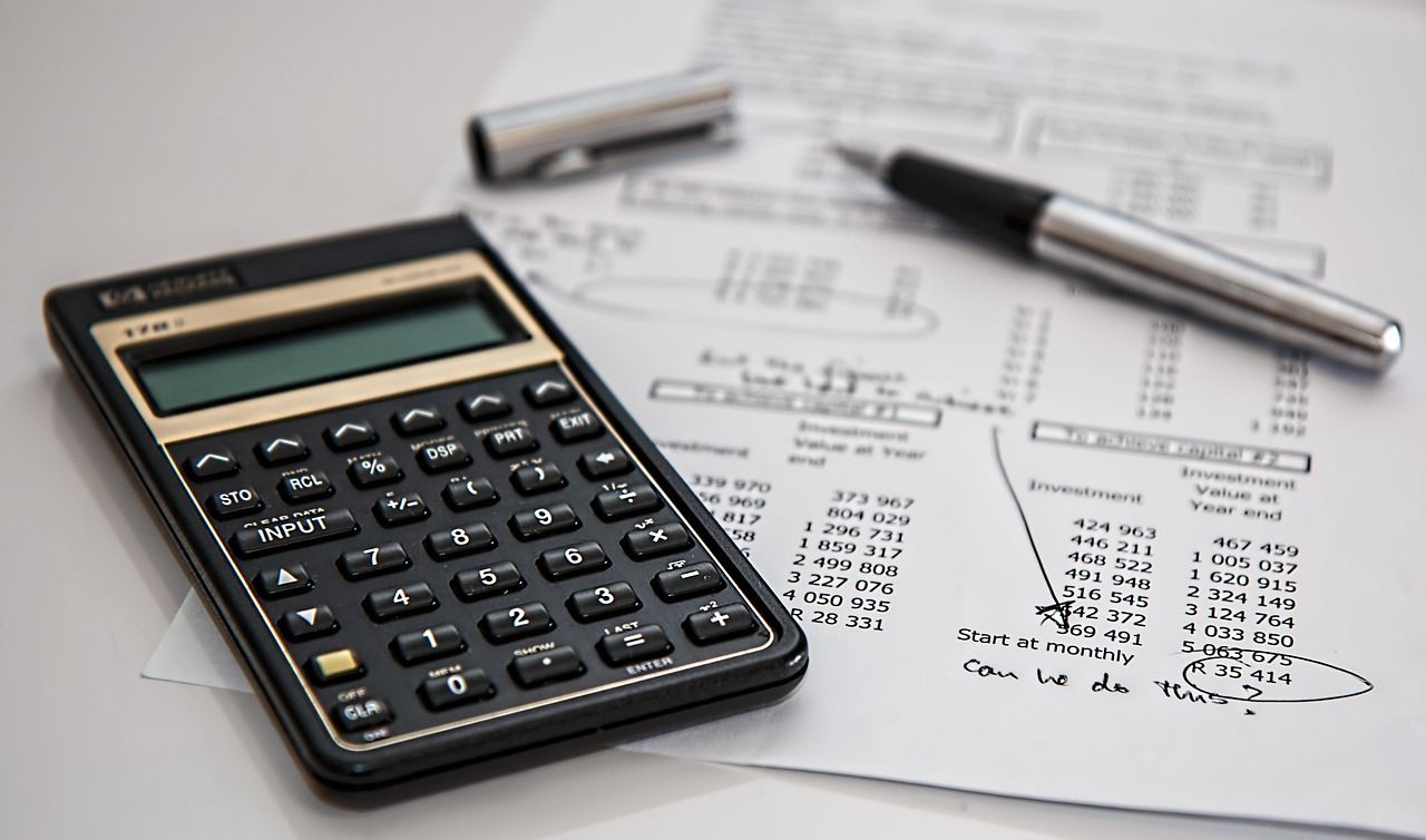 Faut-il choisir l'entreprise individuelle ou la société pour optimiser sa fiscalité ? découvrez des stratégies efficaces d'optimisation fiscale pour réduire légalement vos impôts et maximiser vos économies.