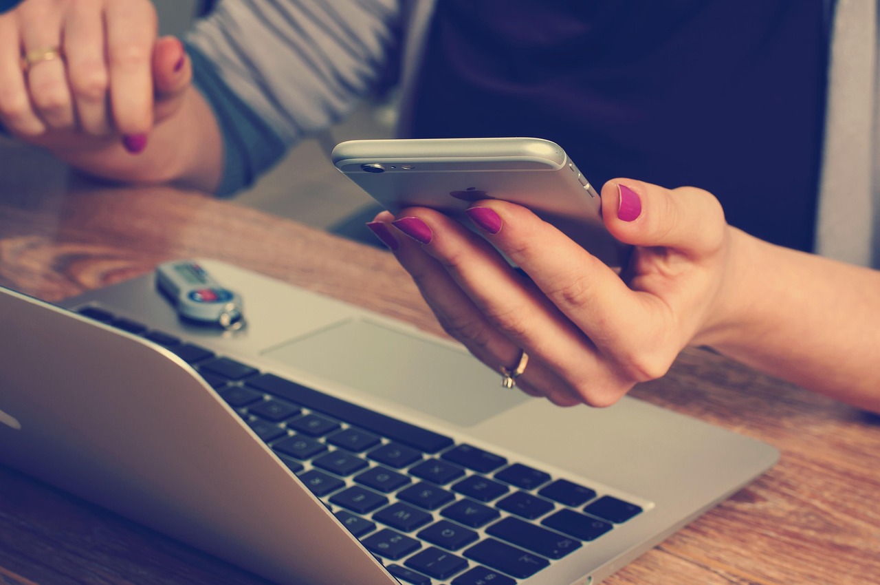 Faut-il externaliser sa comptabilité quand on débute en affaires ?